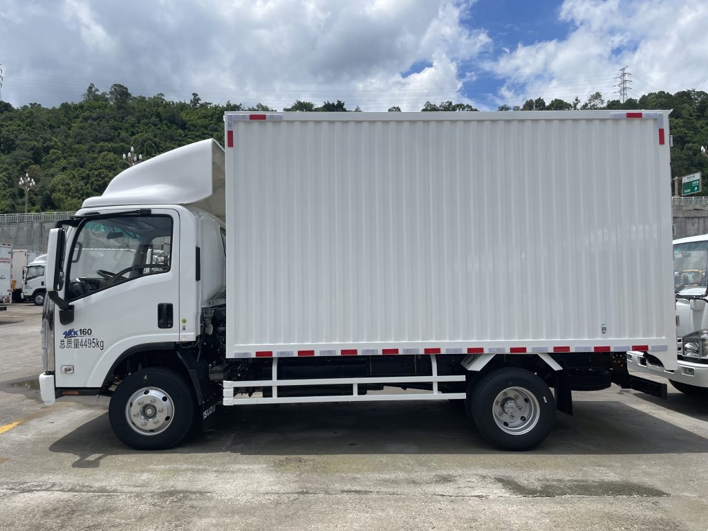 ISUZU KV600 refrigerated truck with composite plate box body for cold chain logistics