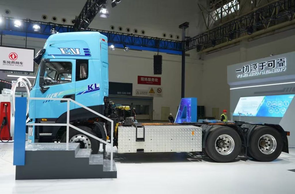 Dongfeng KL 6x4 Pure Electric Tractor