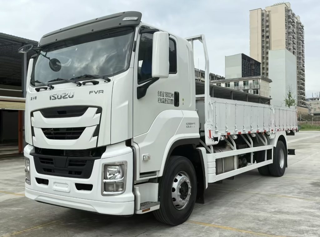 ISUZU FTR truck front view