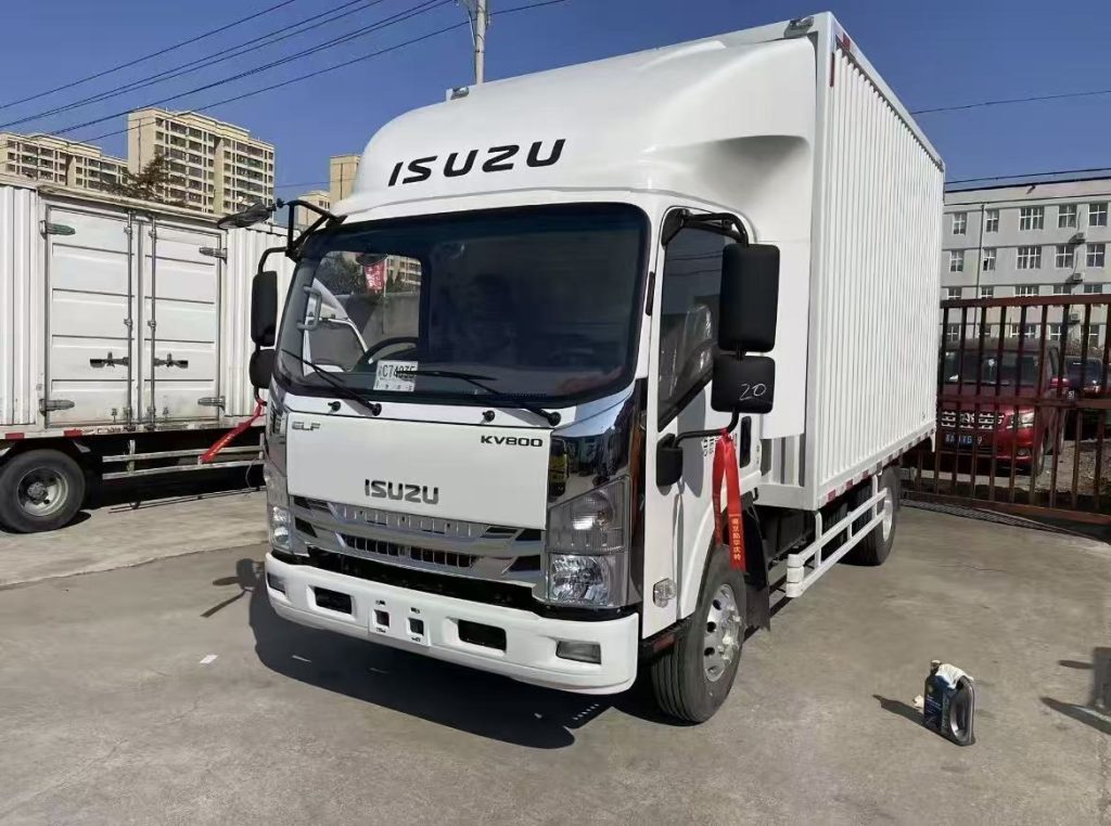 White Isuzu KV800 truck customized with a refrigerated box for cold chain logistics